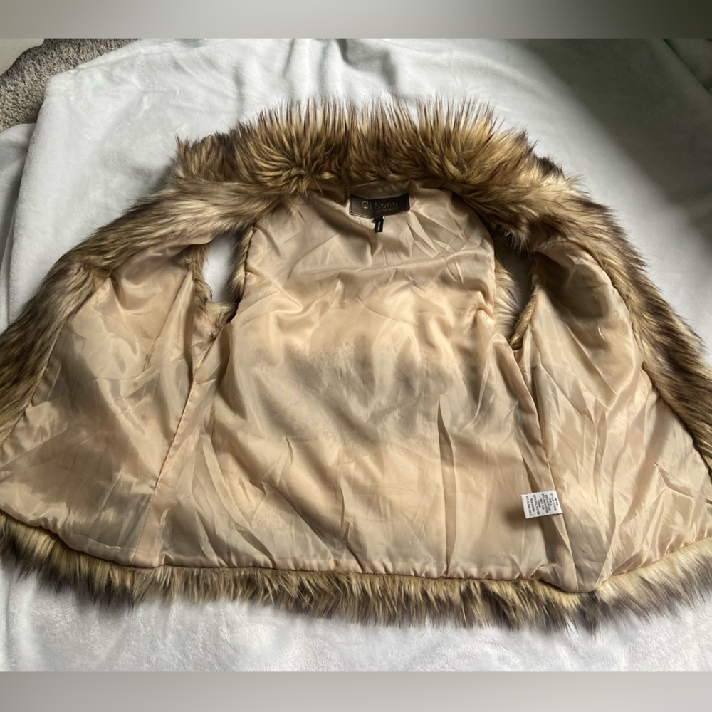 Beautiful Faux Fur Vest (Ci Sono by Cavalini) - Picture 12 of 15